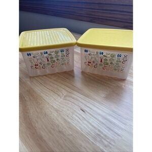 Tupperware 3993A-4 Small Fridge Smart Vented Square Set Of 2  4½ cups/1.1 L